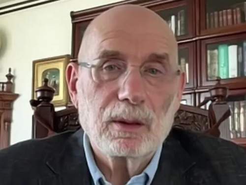 Суд арестовал имущество и счета жены Акунина* Суд арестовал имущество и счета жены Акунина*