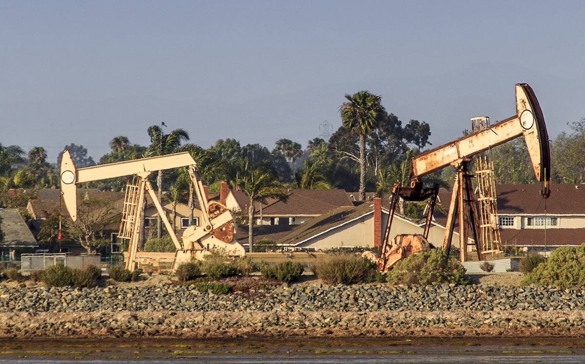 Чтобы избежать краха: ОПЕК+ продлит сокращения добычи до конца года себе в убыток