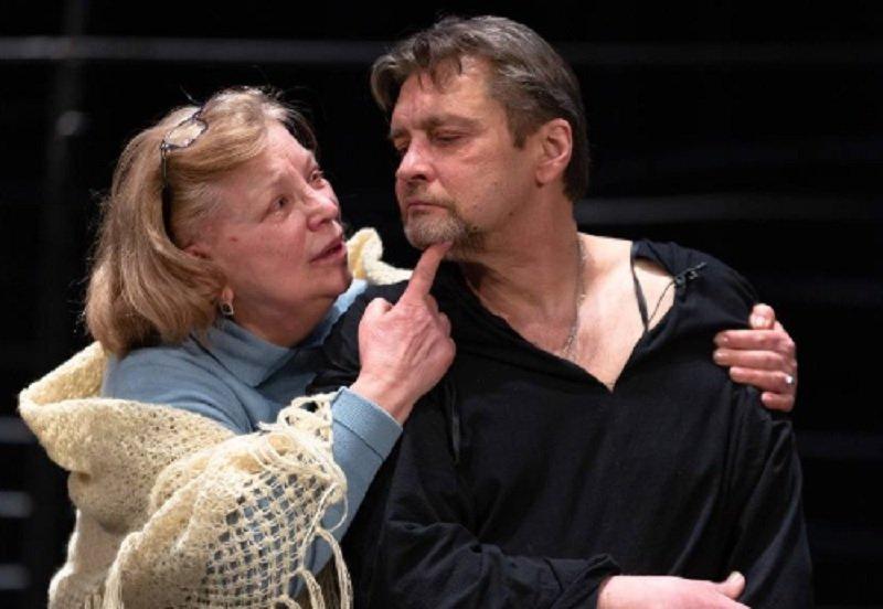 Актер Александр Домогаров заявил, что размер его пенсии составляет 24 тысячи рублей Актер Александр Домогаров заявил, что размер его пенсии составляет 24 тысячи рублей