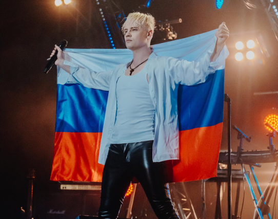 На «Золотом граммофоне» журналистам вручили папки с негативными заявлениями Киселева о SHAMAN