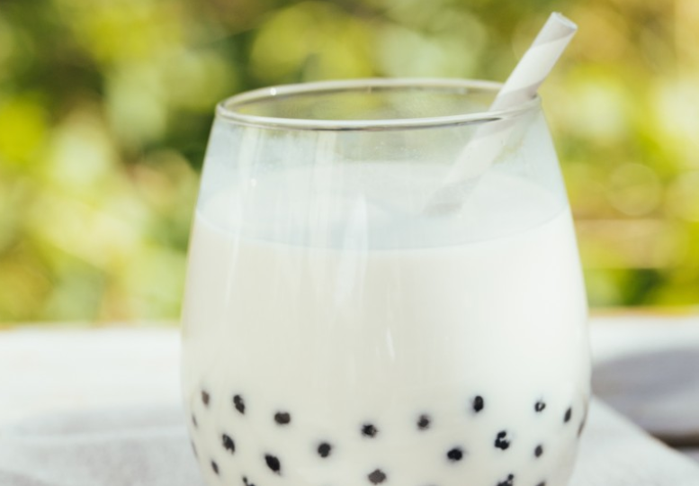 Диетолог Михалева объяснила, кому вредно есть молочную кашу на завтрак