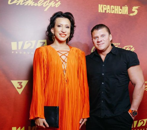 Звезду КВН Елену Борщеву раскритиковали за сон с мужем под разными одеялами