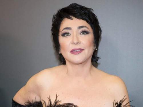 Лолита покинула Россию после отмены всех концертов