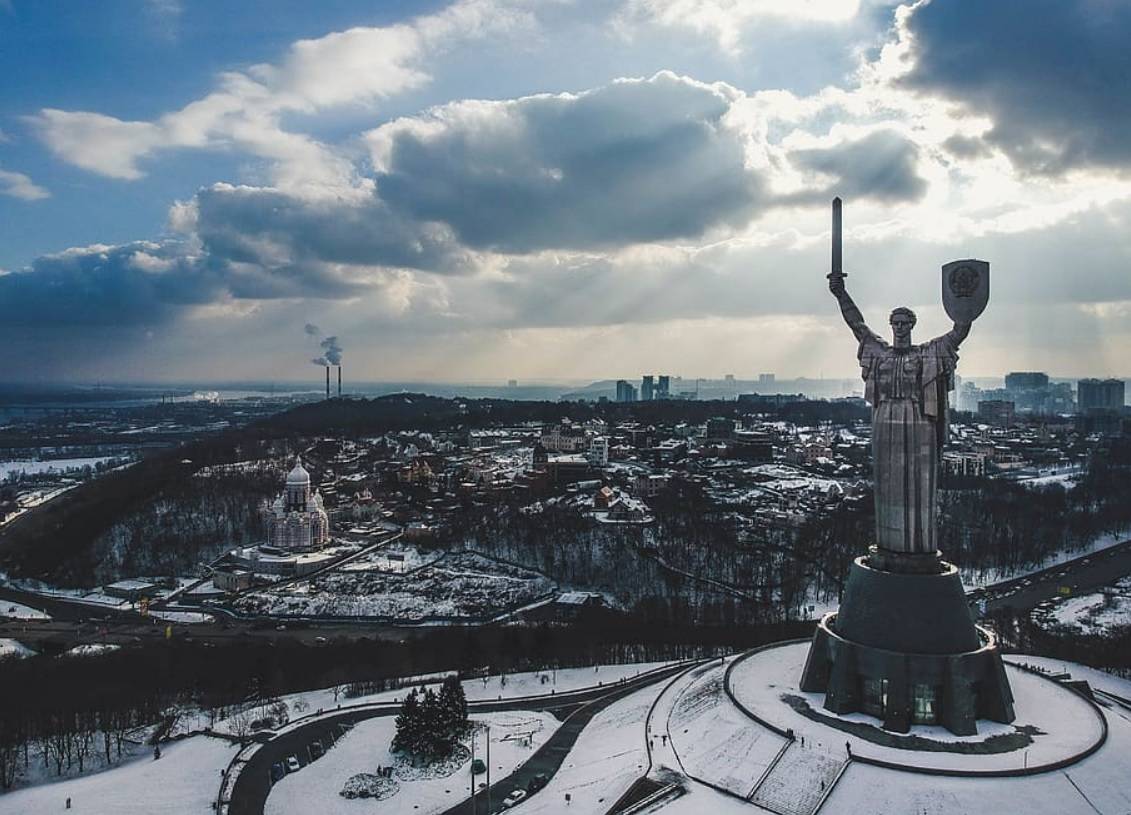 Украинцы построили 1 тыс. км оборонительных рубежей вокруг Киева Украинцы построили 1 тыс. км оборонительных рубежей вокруг Киева