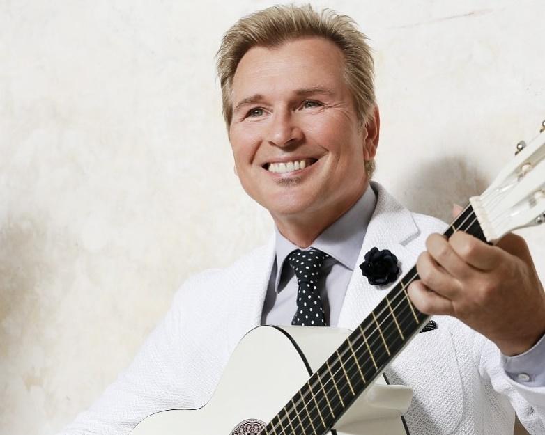 Александр Малинин назвал себя русским и изъявил готовность защищать Родину Александр Малинин назвал себя русским и изъявил готовность защищать Родину