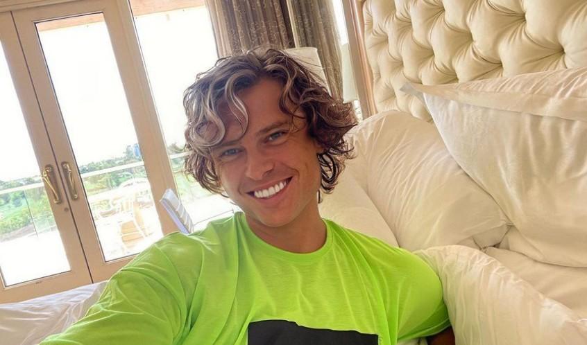 Певец Прохор Шаляпин готов на интим ради продвижения по карьерной лестнице Певец Прохор Шаляпин готов на интим ради продвижения по карьерной лестнице