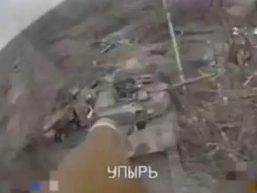 Поражение танка Abrams дронами «Упырь» под Авдеевкой попало на видео (ВИДЕО) Поражение танка Abrams дронами «Упырь» под Авдеевкой попало на видео (ВИДЕО)