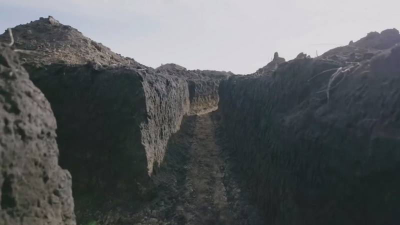 ВСУ экстренно возводят оборонительные сооружения на линии соприкосновения ВСУ экстренно возводят оборонительные сооружения на линии соприкосновения