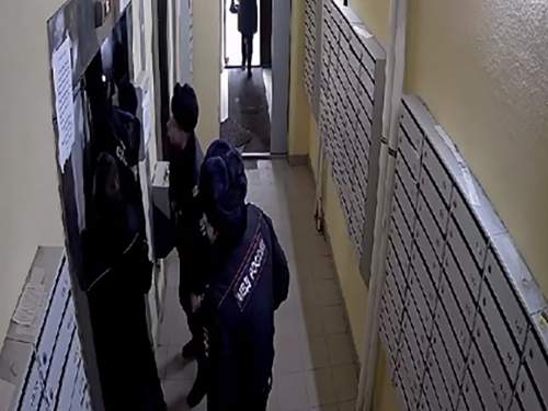 В многоэтажке в петербургских Шушарах рухнул лифт с людьми: есть пострадавшие (ВИДЕО)