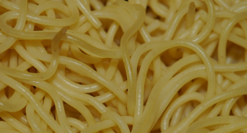 Гастроэнтеролог Утюмова заявила, что еду быстрого приготовления можно есть не чаще раза в месяц Гастроэнтеролог Утюмова заявила, что еду быстрого приготовления можно есть не чаще раза в месяц