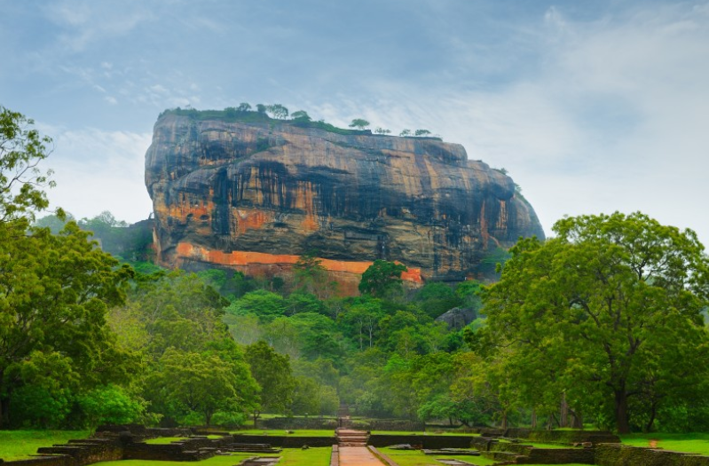 На Шри-Ланке призывают отдыхающих уважать местные традиции