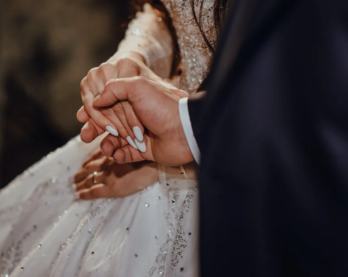 В США женщина назвала «глотком свежего воздуха» брак с мужчиной на 21 год младше себя В США женщина назвала «глотком свежего воздуха» брак с мужчиной на 21 год младше себя