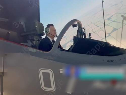 Путин в Краснодаре опробовал авиатренажер и вспомнил про полет со стерхами (ВИДЕО)