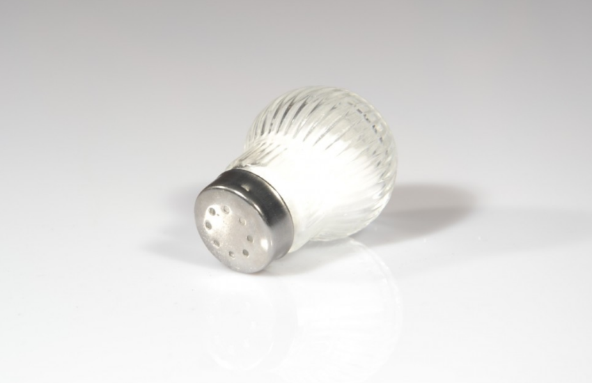 Кардиолог Колесник назвала отказ от солонки на столе способом снижения потребления соли Кардиолог Колесник назвала отказ от солонки на столе способом снижения потребления соли