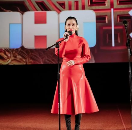 Тина Канделаки призвала сына «газовать вперед» на «Новой Фабрике звезд»