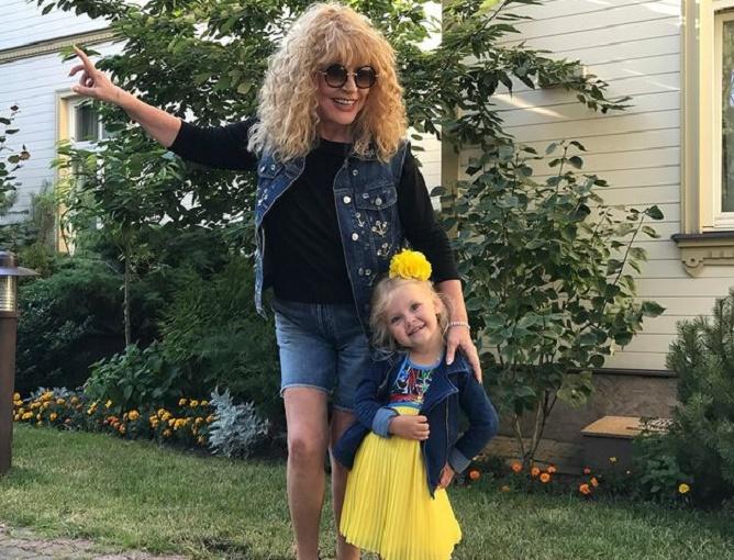 Галкин опубликовал фото Пугачёвой в шортах