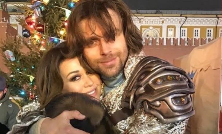 Супруг Анастасии Заворотнюк Чернышев впервые за долгое время вышел в свет