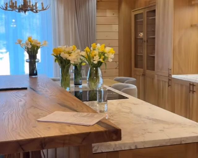 Ксения Бородина показала «сумасшедшее» шале, в котором отпраздновала своё 41-летие