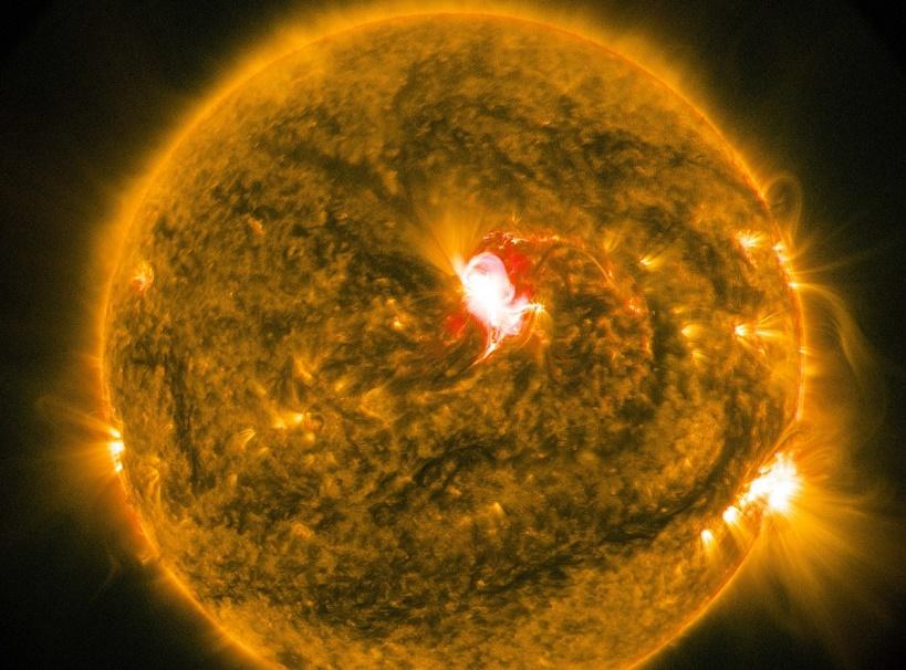 Институт прикладной геофизики обнаружил мощную вспышку на Солнце