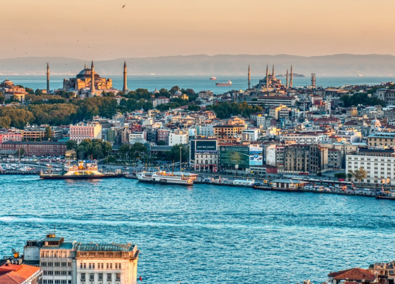 Туристический блогер из РФ сравнила плюсы и минусы отдыха в Египте и Турции