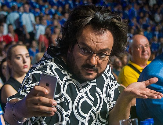 Филипп Киркоров на шоу «Маска» назвал Даву «пираньей»