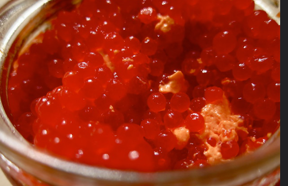 Диетолог Габдулхакова назвала норму потребления икры в день