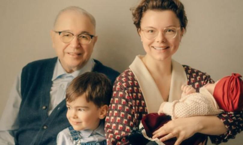 Жена Петросяна Татьяна Брухунова опубликовала фото с дочкой Жена Петросяна Татьяна Брухунова опубликовала фото с дочкой