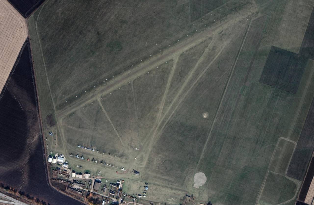 Военкоры сообщили о ракетных ударах ВС РФ по аэродрому Коротич под Харьковом