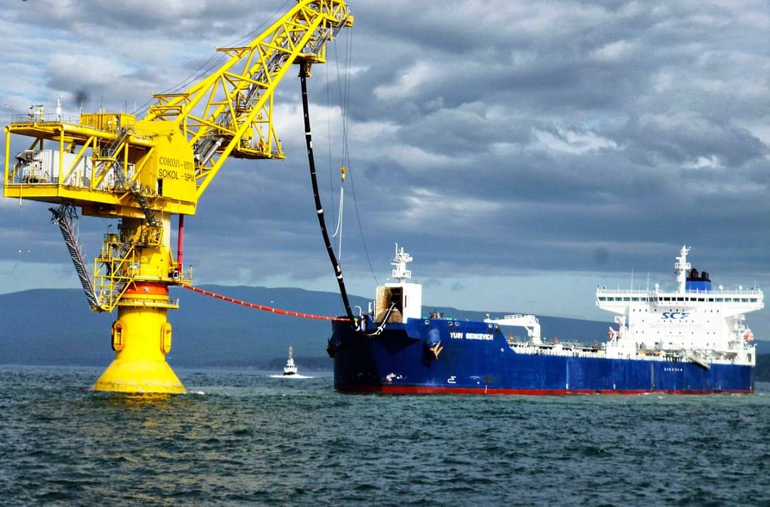 Китай энергично скупает российскую нефть, от которой отказалась Индия Китай энергично скупает российскую нефть, от которой отказалась Индия