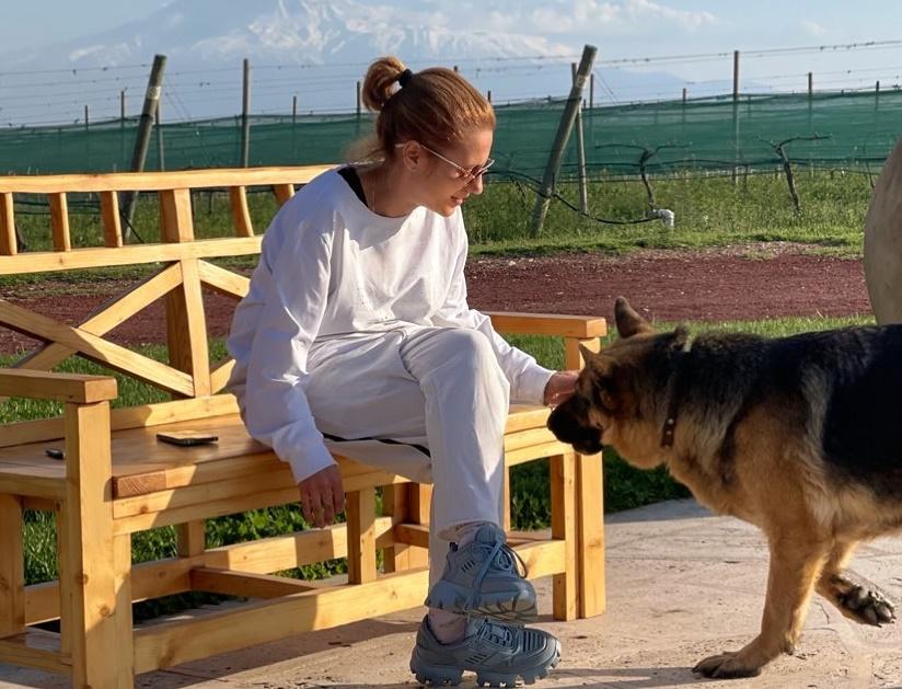 Автор Comedy Woman Наталья Еприкян призналась, что после отъезда из РФ живёт в Армении Автор Comedy Woman Наталья Еприкян призналась, что после отъезда из РФ живёт в Армении