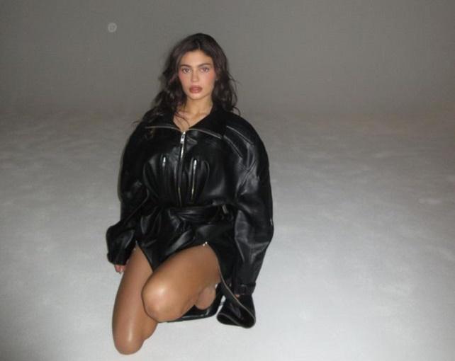 Дуа Липа сходила на свидание со звездой «Фантастических тварей» Тёрнером