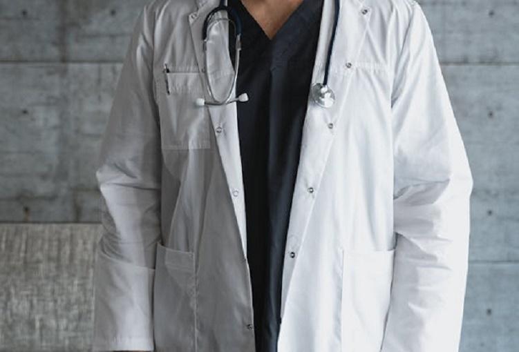 Лор Макаров рассказал, что искривление перегородки носа приводит к головной боли