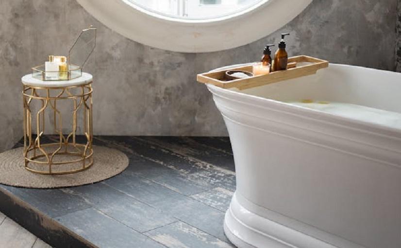 «БелНовости» сообщили, как удалить пятна с ванны при помощи скипидара и соли