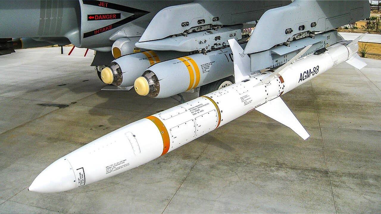США поставили Украине ракеты AGM-88 HARM с почти 30 лет назад истекшим сроком эксплуатации США поставили Украине ракеты AGM-88 HARM с почти 30 лет назад истекшим сроком эксплуатации