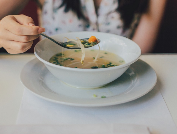 Нутрициолог Гусакова назвала самые полезные супы для всей семьи