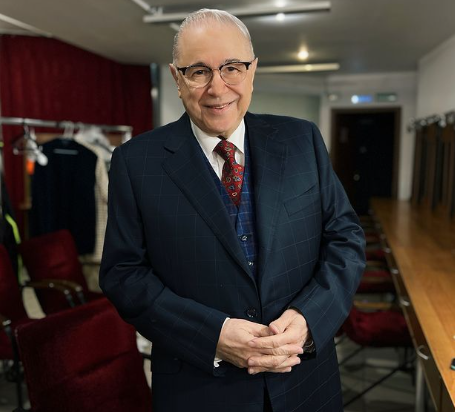 Гарик Харламов в шоу «Кстати» позавидовал позднему отцовству Евгения Петросяна