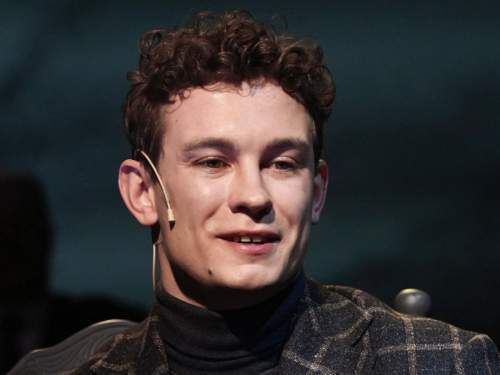 Актер Никита Кологривый устроил дебош в ресторане Новосибирска, укусив официантку Актер Никита Кологривый устроил дебош в ресторане Новосибирска, укусив официантку