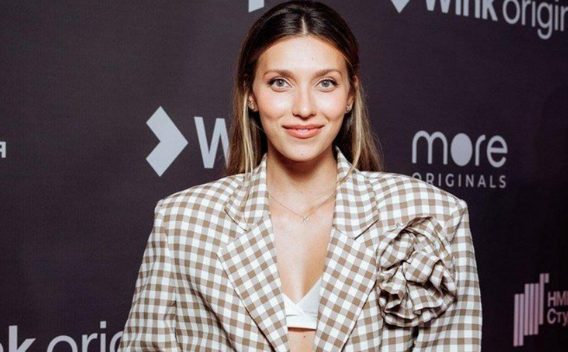 Телеведущая Тодоренко показала честное фото фигуры в топе