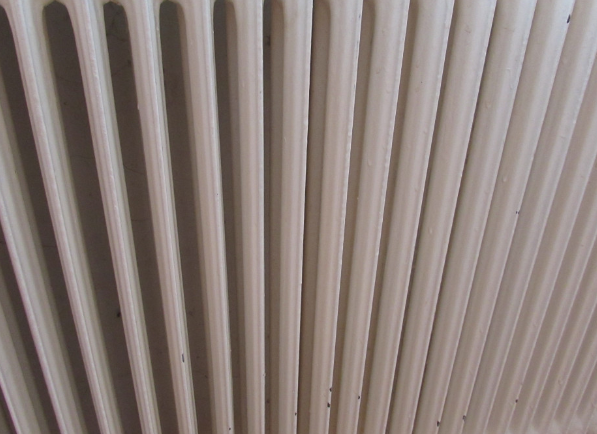 Жителям Кургана рассказали, что делать с горячими батареями весной