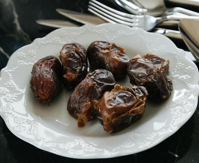 Диетолог Белоусова предупредила об опасности фиников для полных людей Диетолог Белоусова предупредила об опасности фиников для полных людей