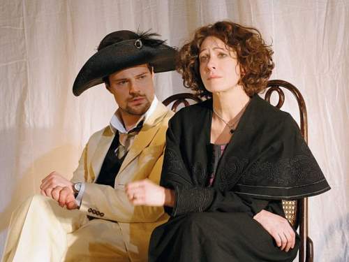 Данилу Козловского и Ксению Раппопорт убрали из титров &laquo;Летучего корабля&raquo;