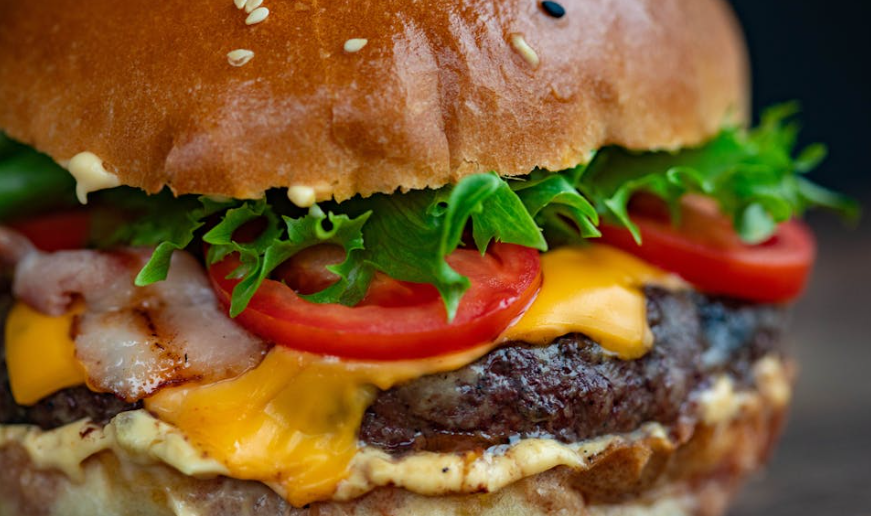 Диетолог Афинская рассказала, почему отказ от определенной еды не помогает похудеть