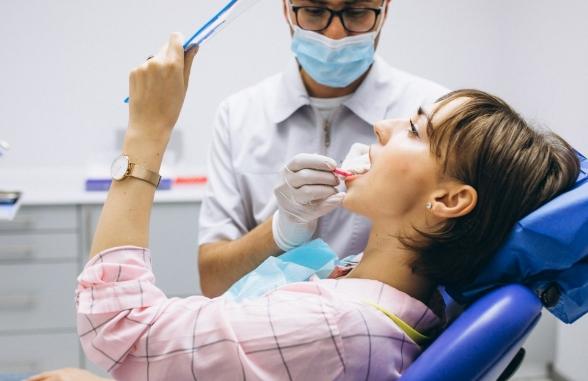 Mirror: Кровь из десен при чистке зубов может быть признаком рака