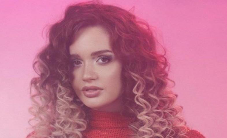 Дочь певицы Славы отказывается от постельных сцен в кино из-за материнства