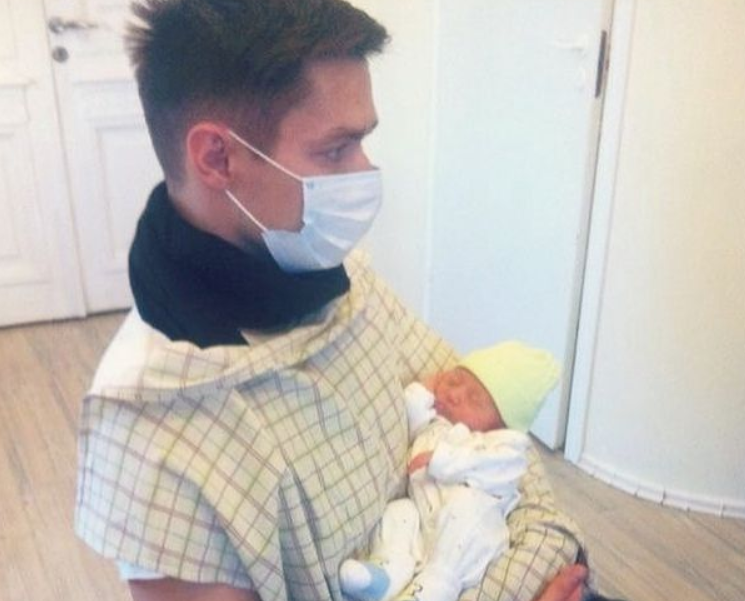 Стас Пьеха публично обратился к сыну и показал фотографии с роддома