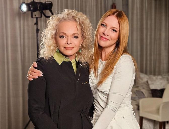 Лариса Долина занялась поиском песни для записи фита с Валей Карнавал Лариса Долина занялась поиском песни для записи фита с Валей Карнавал