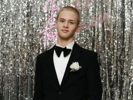 Звезда сериала "Слово пацана" Леон Кемстач пострадал из-за своей славы Звезда сериала "Слово пацана" Леон Кемстач пострадал из-за своей славы