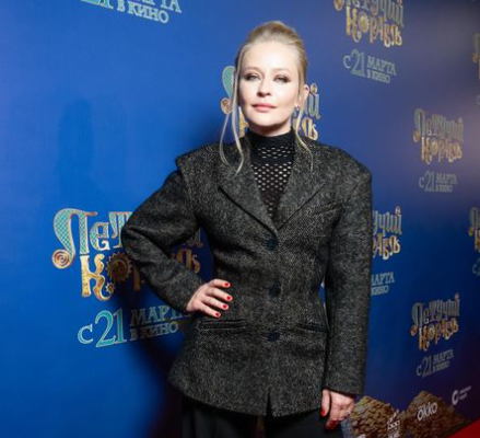 Юлия Пересильд рассказала о впечатлениях после посещения мемориала у «Крокуса» Юлия Пересильд рассказала о впечатлениях после посещения мемориала у «Крокуса»