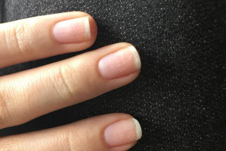 Женщина 35 лет не стригла ногти и показала результат в TikTok