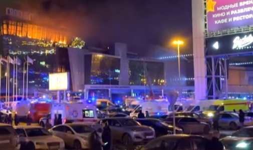 Сотрудники СК РФ опрашивали потерпевших в «Крокусе» при выдаче одежды из гардероба